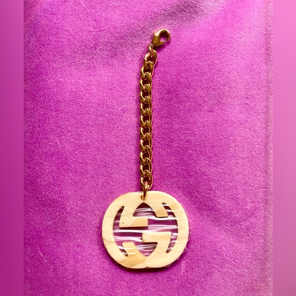GUCCI NWT ACCESSORY INTERLOCKING GG WITH GOLD CHAIN & CLASPπππ// - Picture 6 of 10